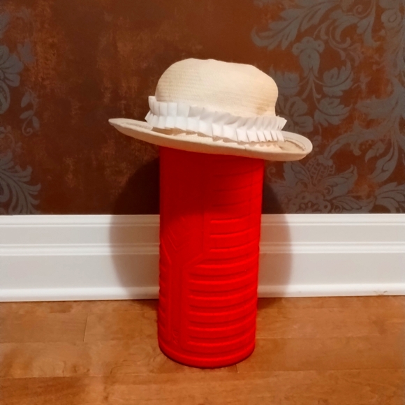 Vintage Woman Round Hat - Picture 2 of 3